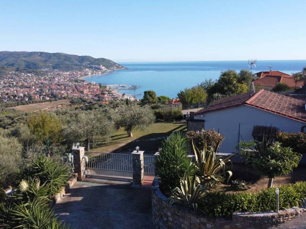 casa indipendente in vendita a Diano Marina