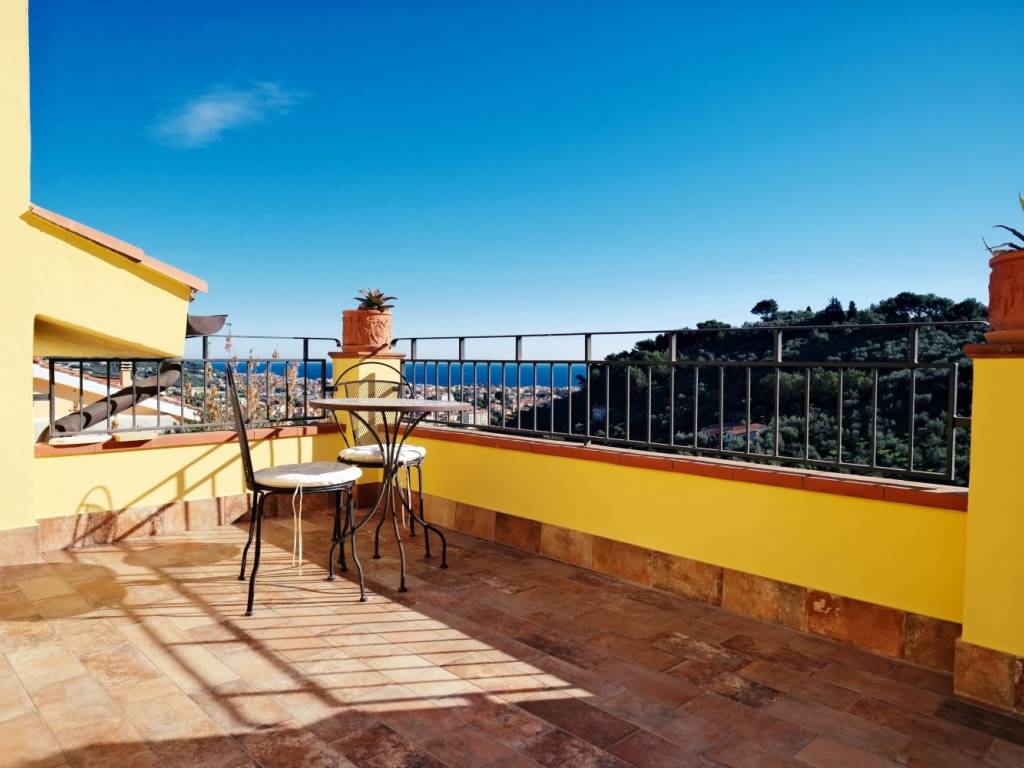 casa indipendente in vendita a Diano Marina