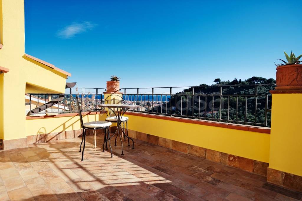 casa indipendente in vendita a Diano Marina