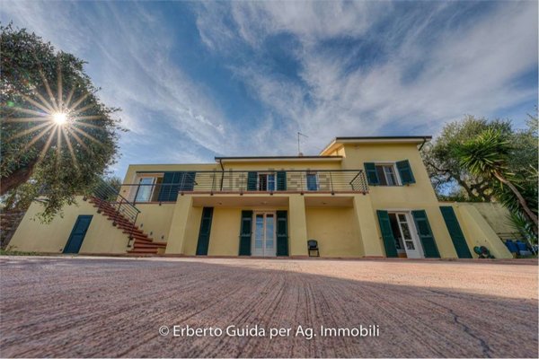 casa indipendente in vendita a Diano Marina