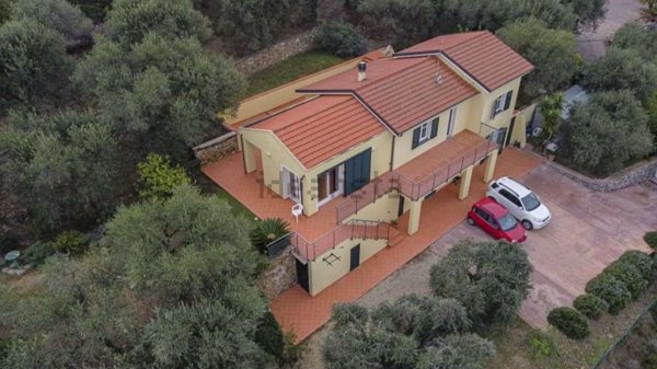 casa indipendente in vendita a Diano Marina