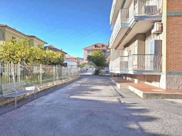 locale di sgombero in vendita a Diano Marina