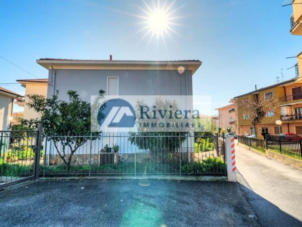 casa indipendente in vendita a Diano Marina