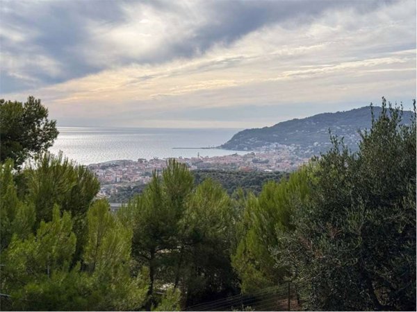 casa indipendente in vendita a Diano Marina