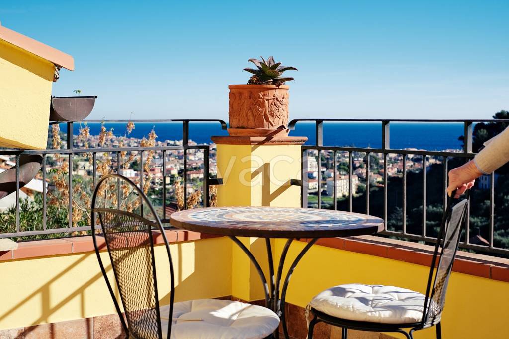 casa indipendente in vendita a Diano Marina in zona Muratori