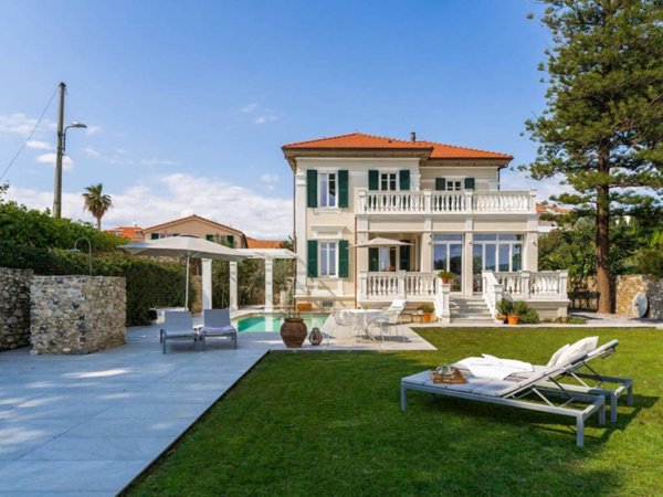 casa indipendente in vendita a Diano Marina