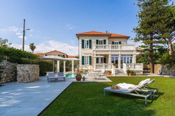 casa indipendente in vendita a Diano Marina