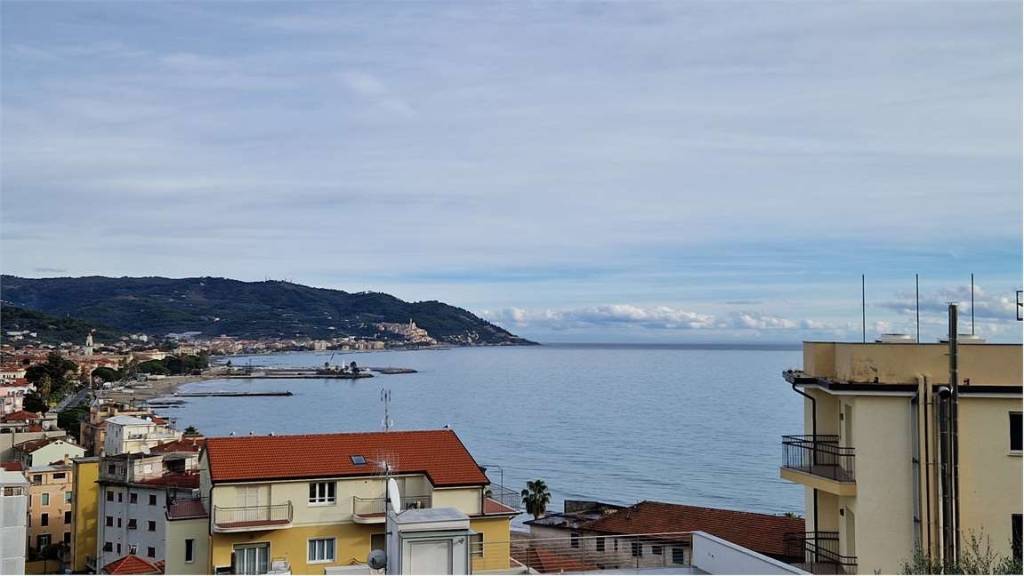 casa indipendente in vendita a Diano Marina