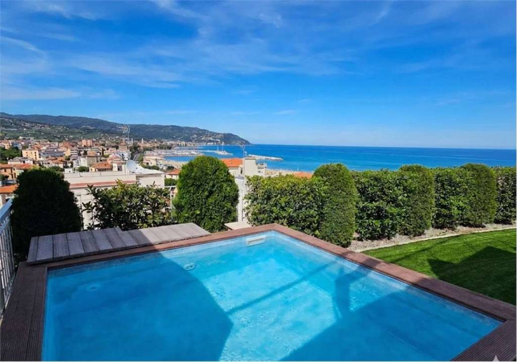 casa indipendente in vendita a Diano Marina