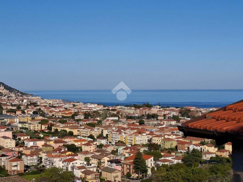 casa indipendente in vendita a Diano Marina in zona Calderina