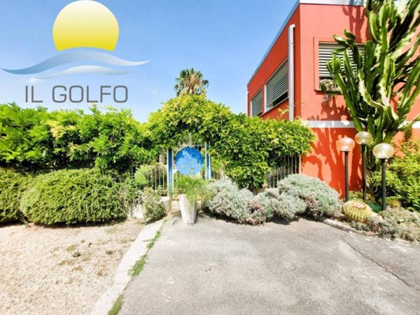 casa indipendente in vendita a Diano Marina in zona Calderina