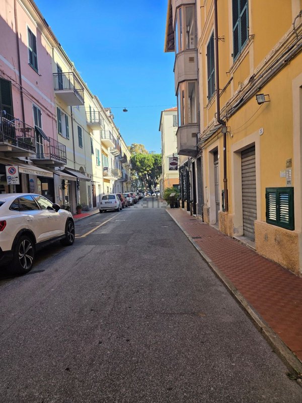 locale di sgombero in vendita a Diano Marina