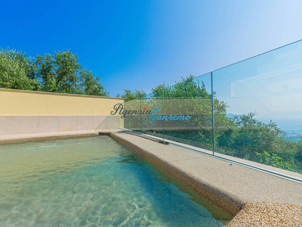 casa indipendente in vendita a Diano Marina in zona Gorleri