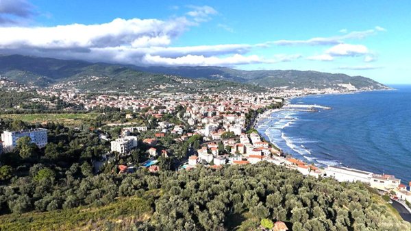 casa indipendente in vendita a Diano Marina