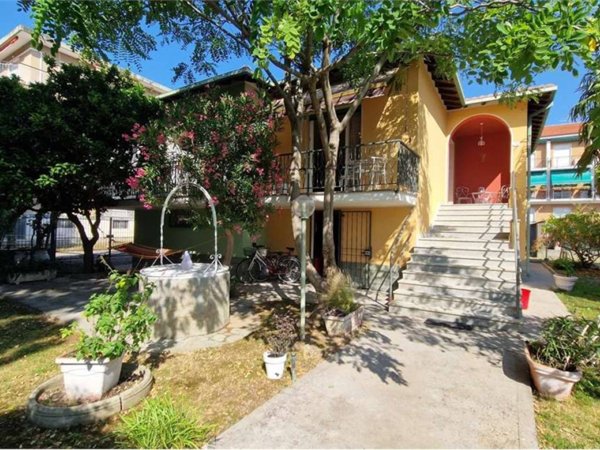 casa indipendente in vendita a Diano Marina