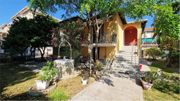 casa indipendente in vendita a Diano Marina