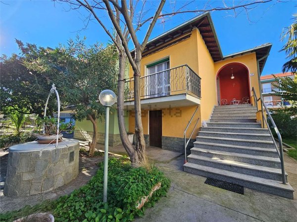 casa indipendente in vendita a Diano Marina