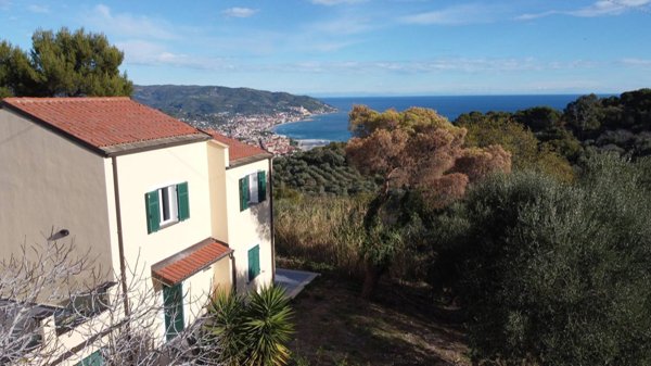 casa indipendente in vendita a Diano Marina in zona Gorleri