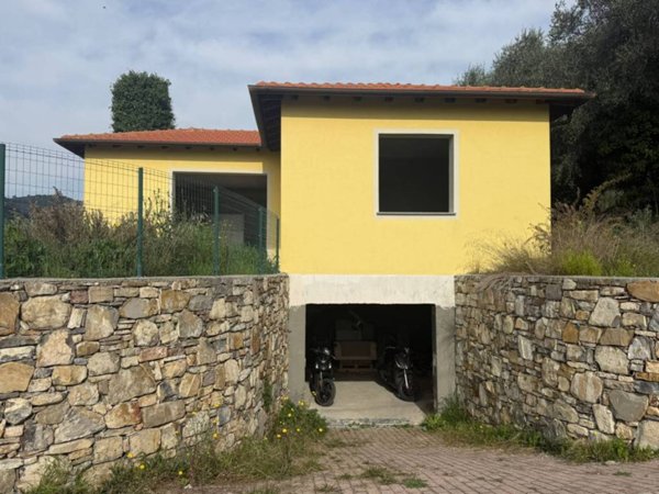 casa indipendente in vendita a Diano Marina