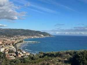 casa indipendente in vendita a Diano Marina