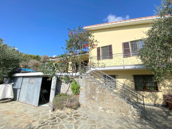 casa indipendente in vendita a Diano Marina