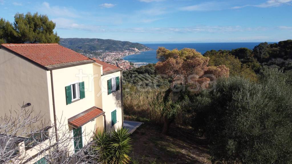 casa indipendente in vendita a Diano Marina in zona Gorleri