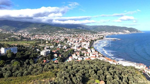 casa indipendente in vendita a Diano Marina