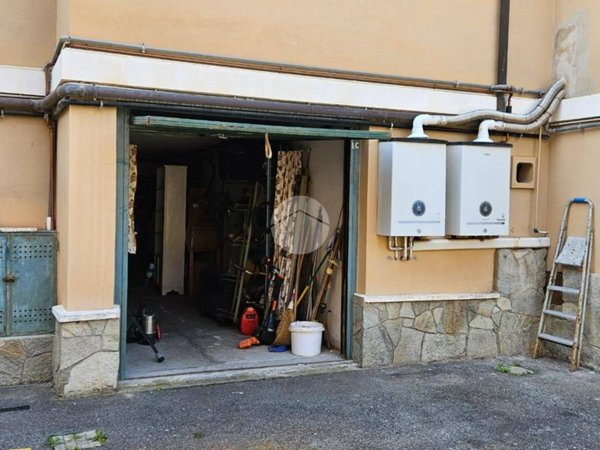 locale di sgombero in vendita a Diano Marina