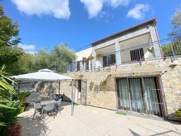 casa indipendente in vendita a Diano Marina