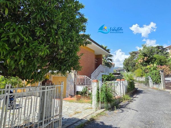 casa indipendente in vendita a Diano Marina