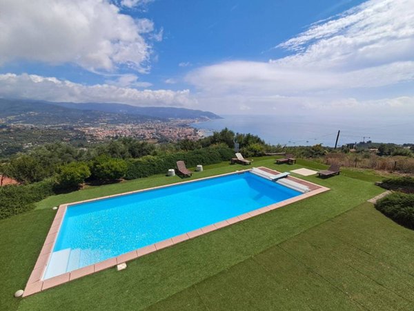 casa indipendente in vendita a Diano Marina