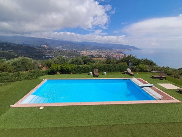 casa indipendente in vendita a Diano Marina