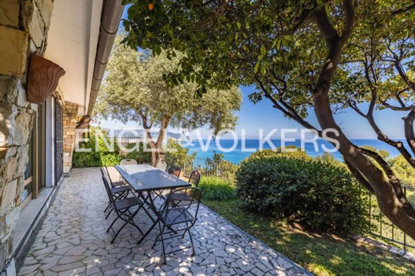 casa indipendente in vendita a Diano Marina