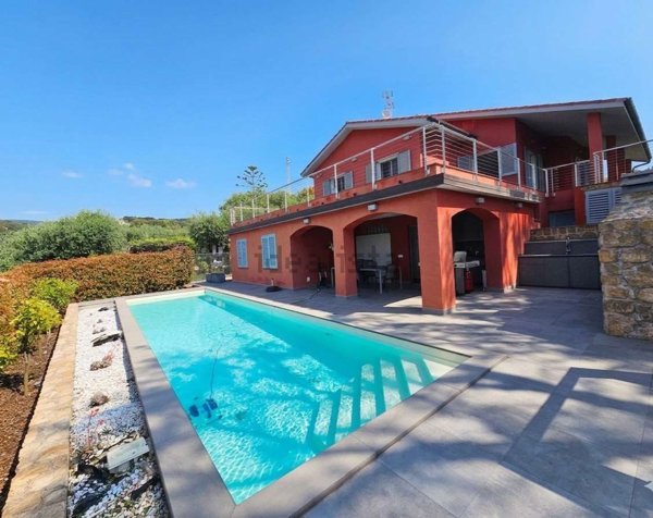 casa indipendente in vendita a Diano Marina in zona Calderina