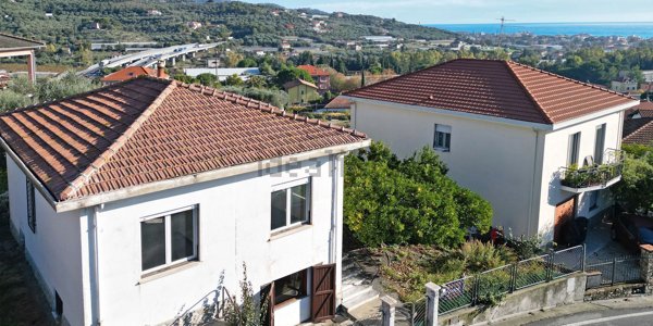 casa indipendente in vendita a Diano Marina