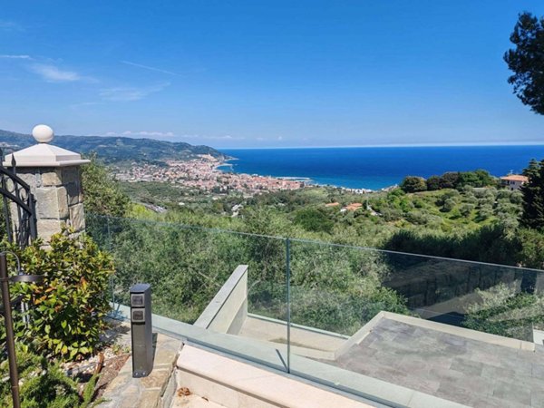casa indipendente in vendita a Diano Marina in zona Gorleri