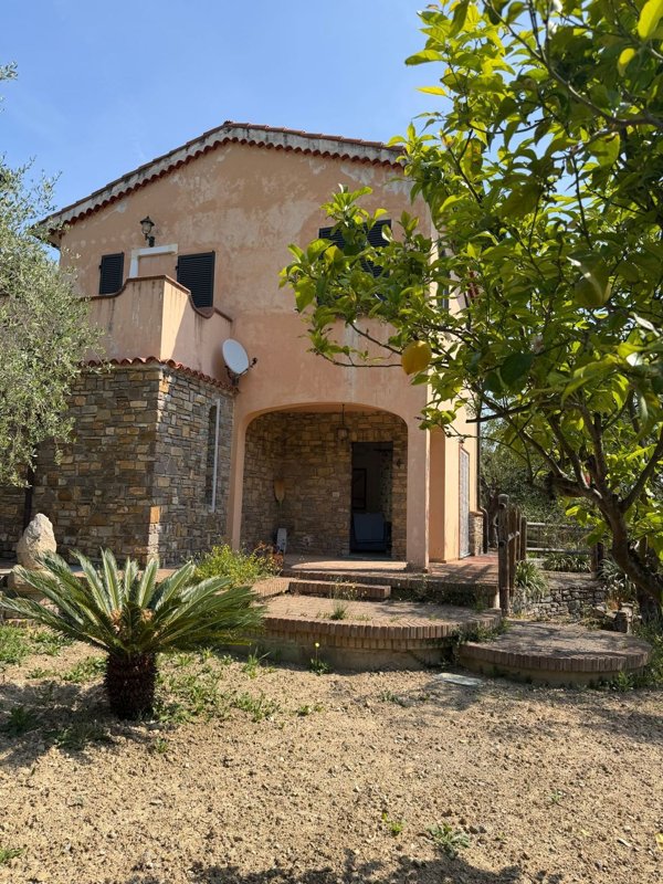 casa indipendente in vendita a Diano Marina