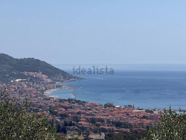 casa indipendente in vendita a Diano Marina
