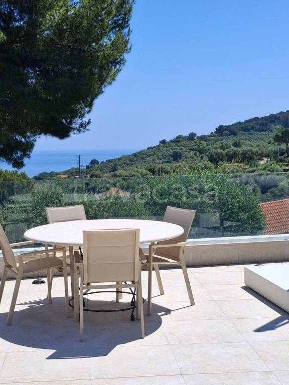 casa indipendente in vendita a Diano Marina in zona Gorleri