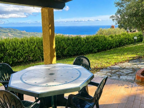 casa indipendente in vendita a Diano Marina
