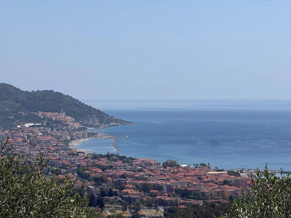 casa indipendente in vendita a Diano Marina in zona Gorleri