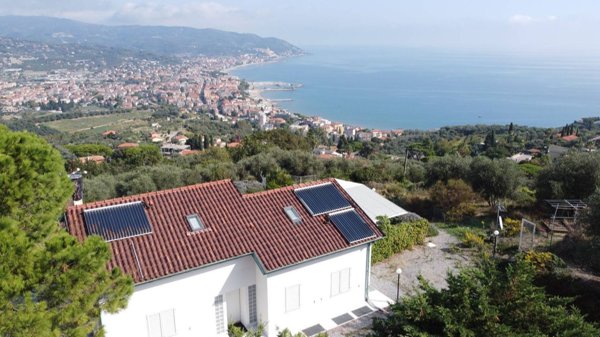 casa indipendente in vendita a Diano Marina in zona Gorleri