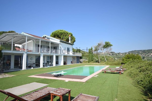 casa indipendente in vendita a Diano Marina