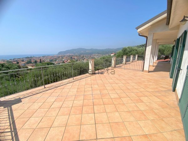 casa indipendente in vendita a Diano Marina in zona Calderina