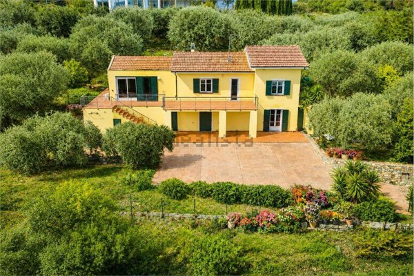 casa indipendente in vendita a Diano Marina in zona Gorleri
