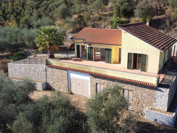 casa indipendente in vendita a Diano Marina in zona Calderina