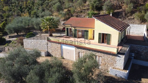 casa indipendente in vendita a Diano Marina in zona Calderina