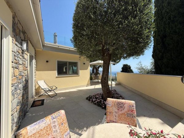 casa indipendente in vendita a Diano Marina
