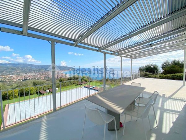 casa indipendente in vendita a Diano Marina