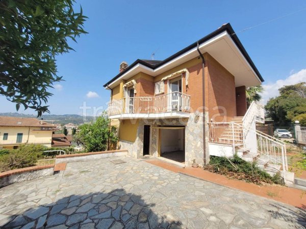 casa indipendente in vendita a Diano Marina in zona Calderina